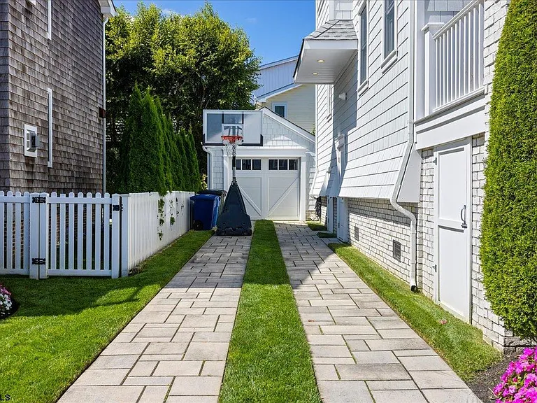 428 N Pembroke Ave #FULL SUMMER RENTAL W — Photo 4