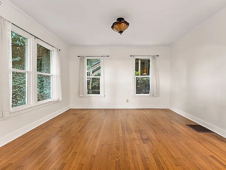 3944 SW Condor Ave — Photo 8