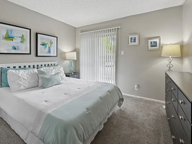 Westdale Pointe — Photo 12