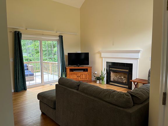 4th image of 210 Kent Farm Rd #2