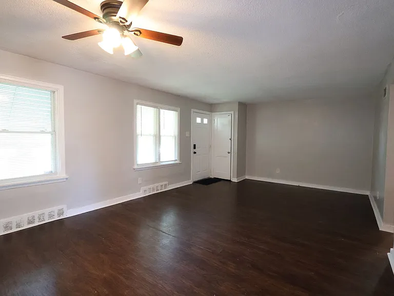 418 N Dade Ave — Photo 4