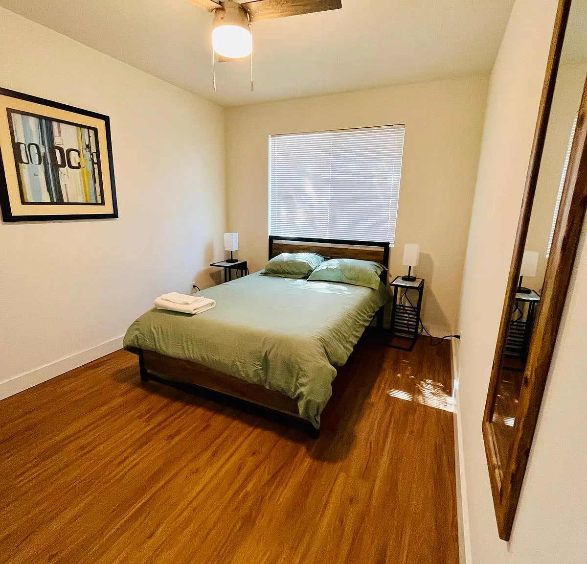 4 bed, 2.0 bath, 1400 sqft, $793 — Photo 2