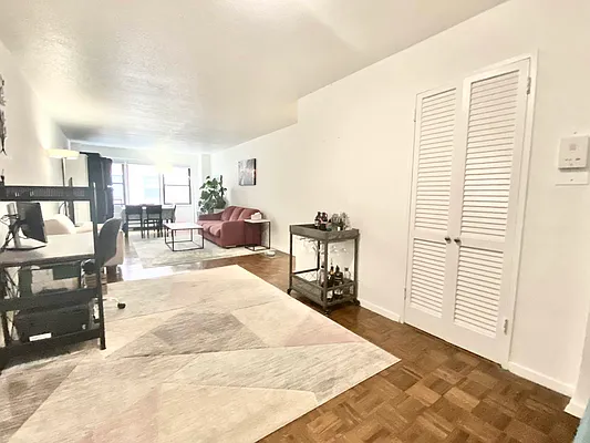 Rented by Bond New York | media 23