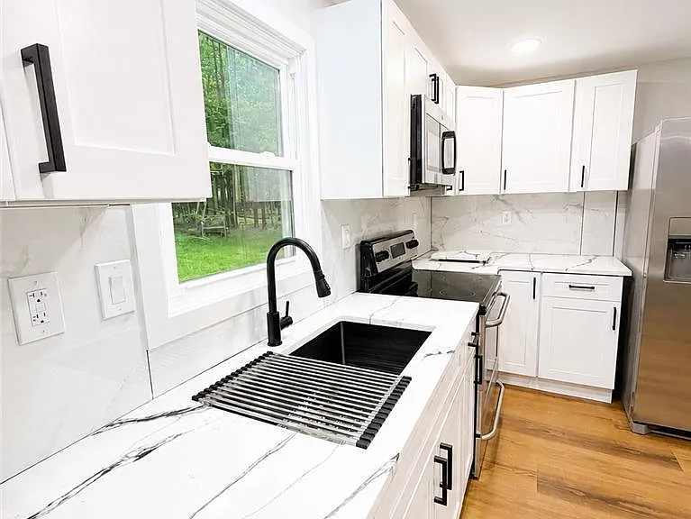 182 Mountain Rd — Photo 16