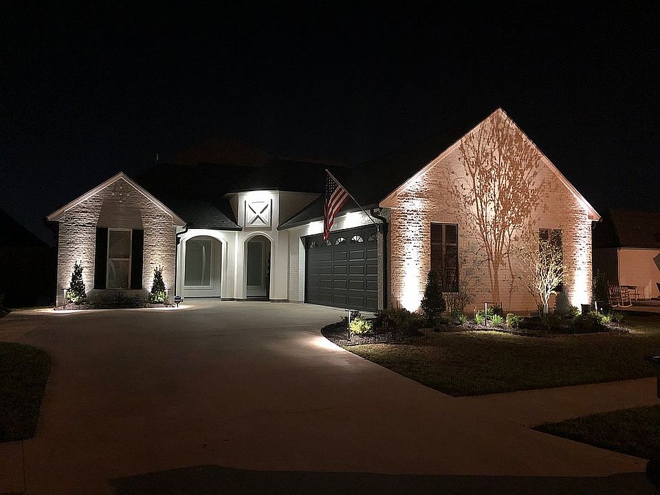 1st image of 211 Woodstone Dr
