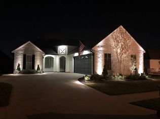 211 Woodstone Dr, Lafayette, LA 70508