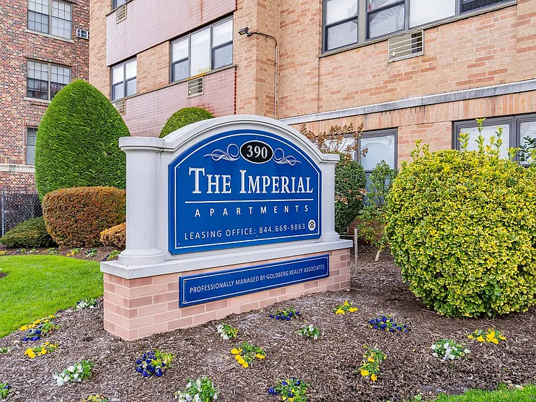 Imperial Apartments — Photo 16