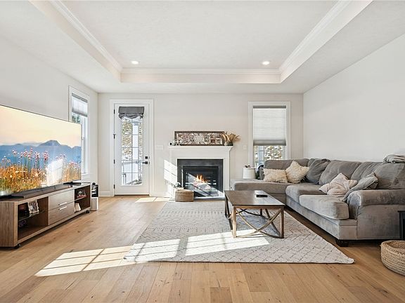 3rd image of 108 Heather Dr