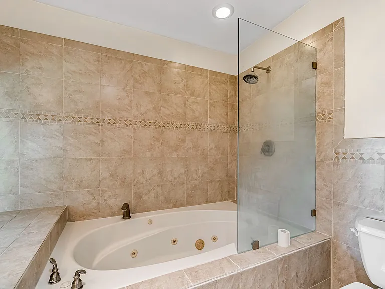 5170 E Huntington Ave — Photo 25