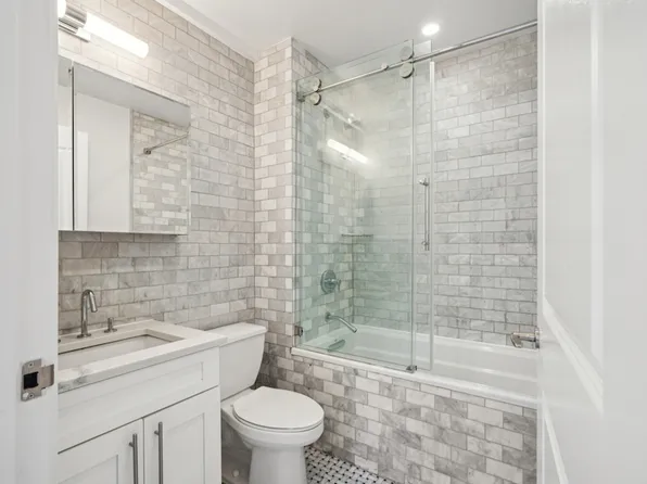 160 East 48th Street image 4 of 17