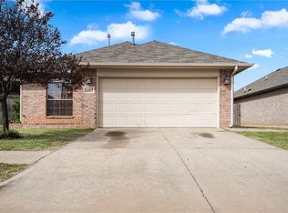 1107 SW 25th St, Moore, OK 73170