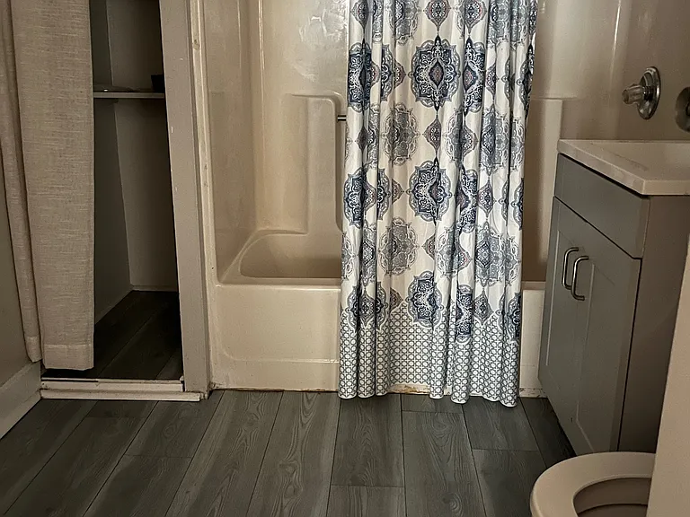 280 Main St #4 — Photo 8