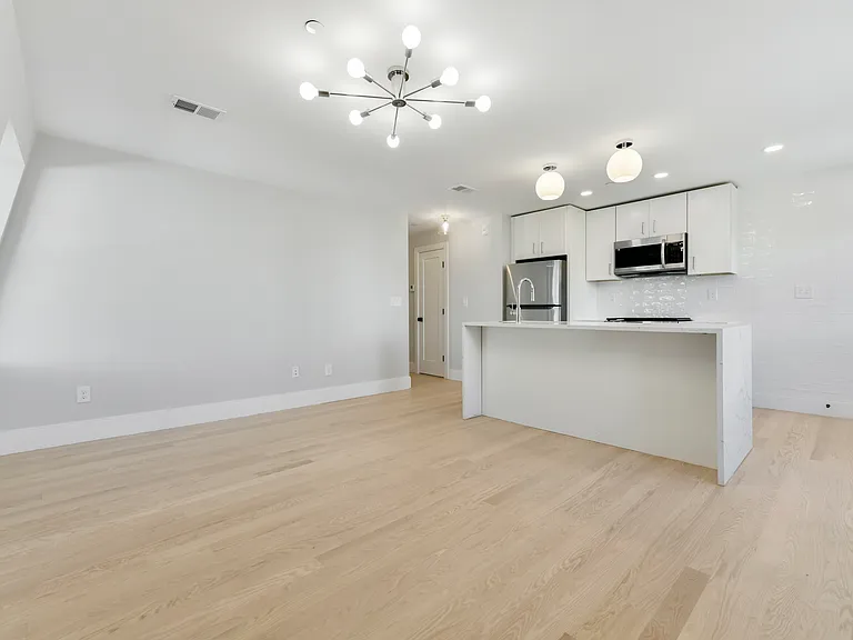 226 Princeton St #7B — Photo 6