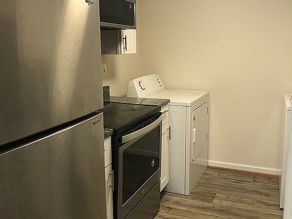 2nd image of 2540 Sedgewick Pl