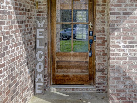 2nd image of 33 Birkdale Cir