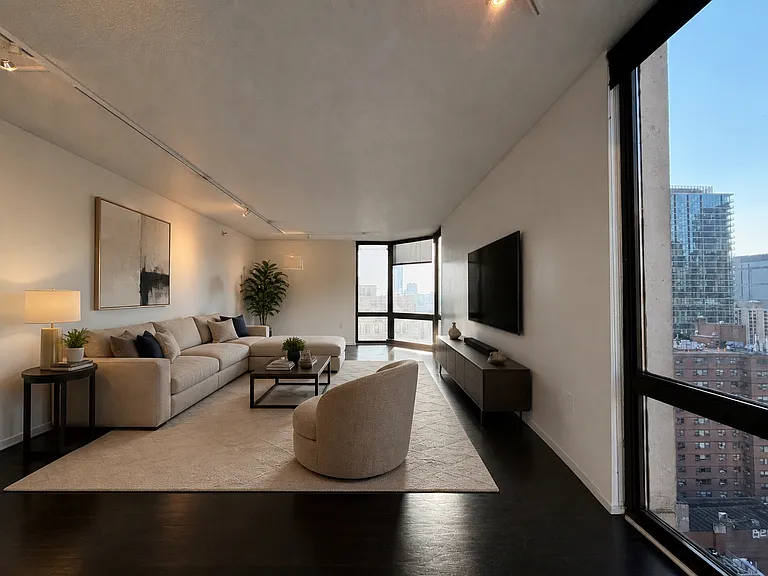 2020 Walnut St #20H — Photo 6