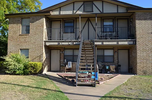 221 W Robin Ln Photo 1