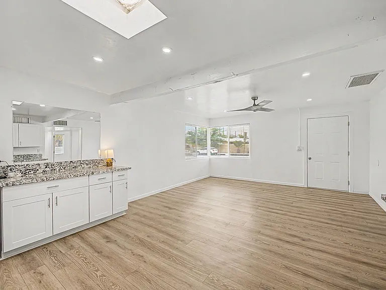 2309 N Columbus Blvd — Photo 9