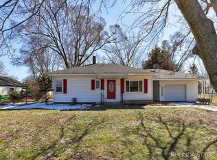 890 Paw Paw Dr, Holland, MI 49423