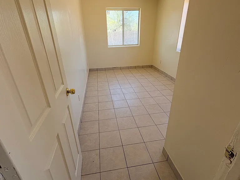 120 E Glenn St — Photo 8