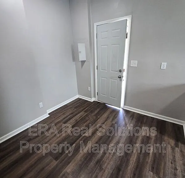 170 S Highland Ave — Photo 15