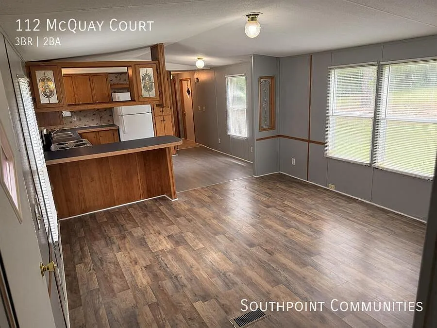 3 bed, 924 sqft, $975 — Photo 2