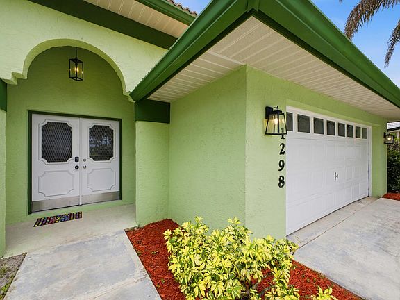 3rd image of 1298 SW Cedar Cove