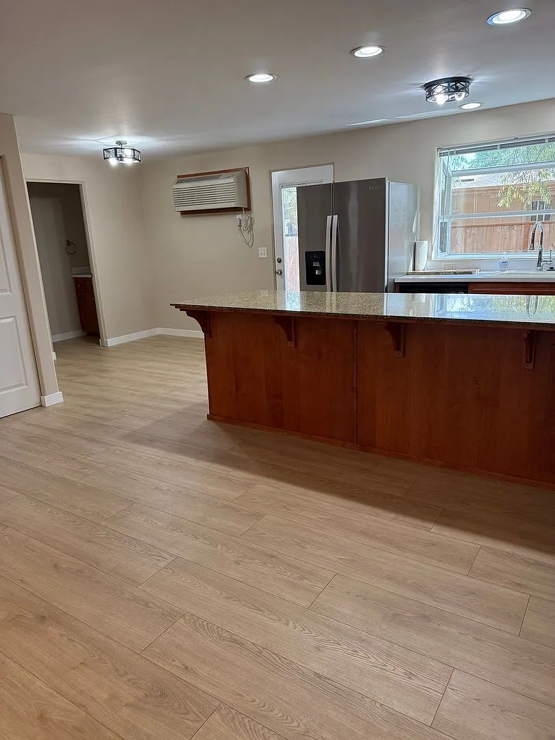 3 bed, 1.5 bath, 1344 sqft, $2,400 — Photo 3