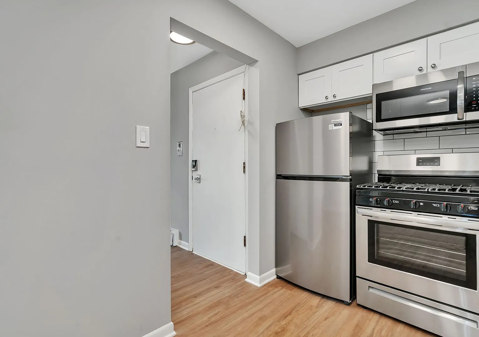 909-913 Plainfield Rd Apartments — Photo 3