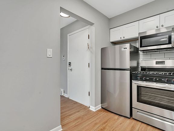 2nd image of 909-913 Plainfield Rd #12