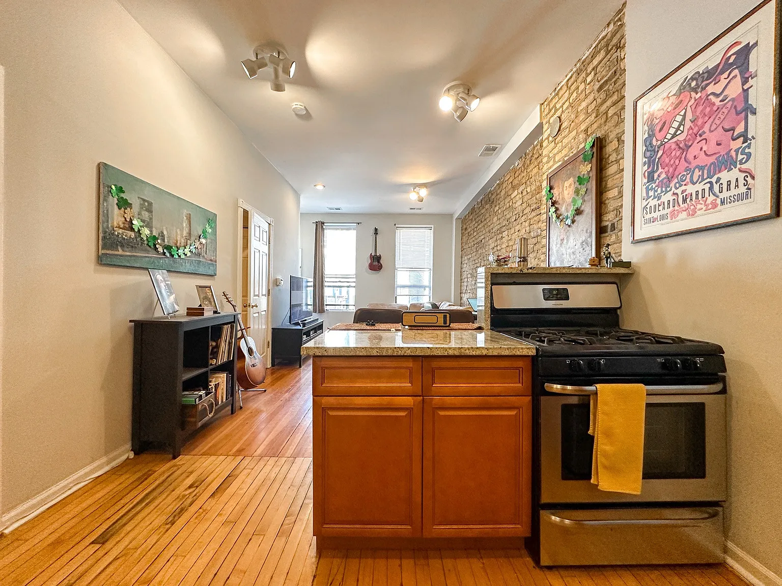 2126 N. Damen Ave. — Photo 2