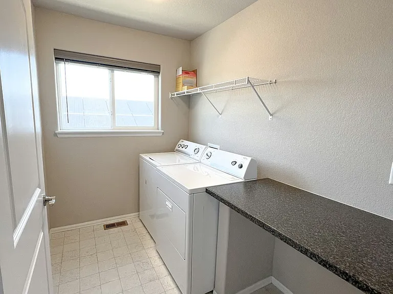 2618 Emerald St — Photo 14