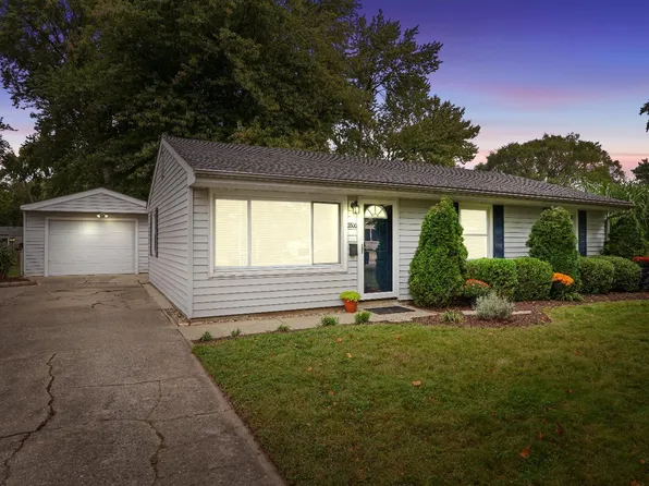 2800 McAfee Dr, Hobart, IN 46342