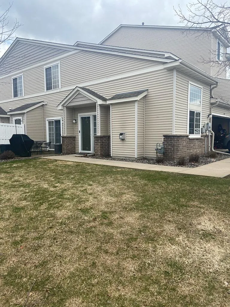 2 bed, 1.5 bath, 1432 sqft, $2,100 — Photo 2