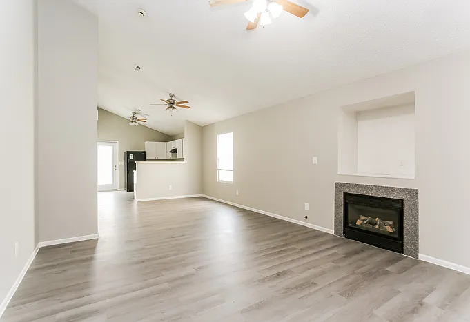 3 bed, 2.0 bath, 1176 sqft, $1,745 — Photo 2