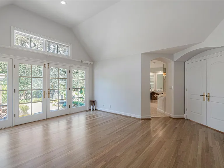 13621 Burke Rd — Photo 10