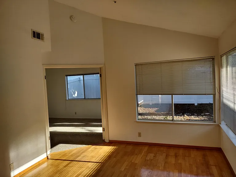985 Bluebell Way — Photo 10