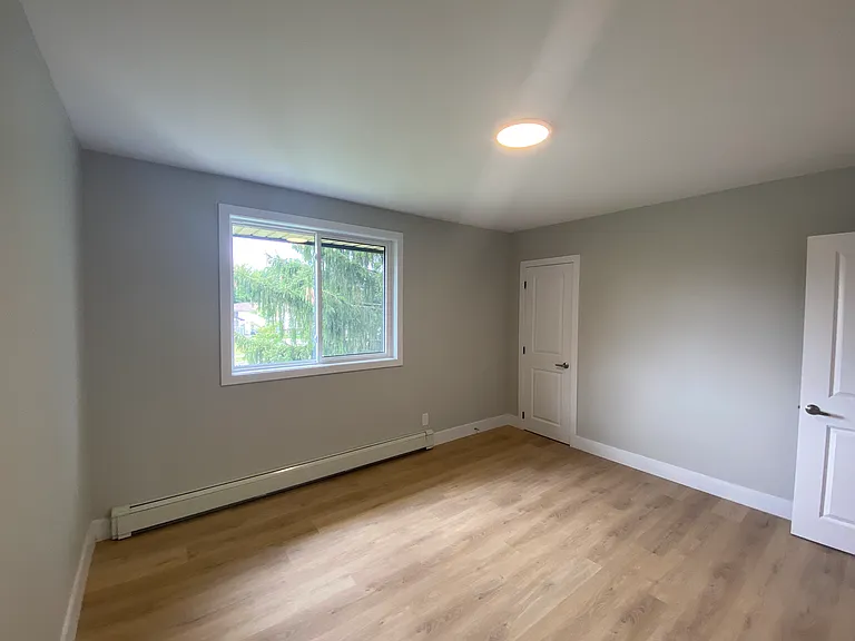1 Court Ln — Photo 33