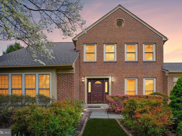 5700 Magic Mountain Dr, Rockville, MD 20852