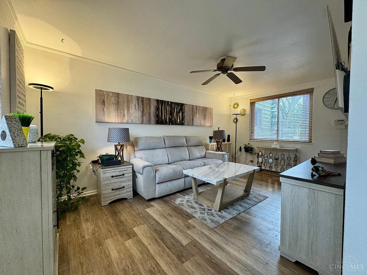 Spacious 4-Bed Parkdale Haven with Garage, In-Unit Laundry, and Modern Comforts — Photo 3