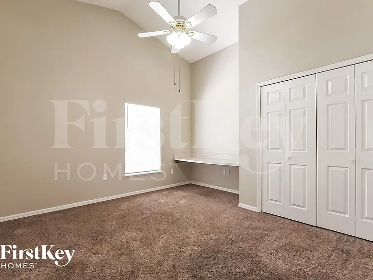 1033 Old Barn Rd — Photo 14