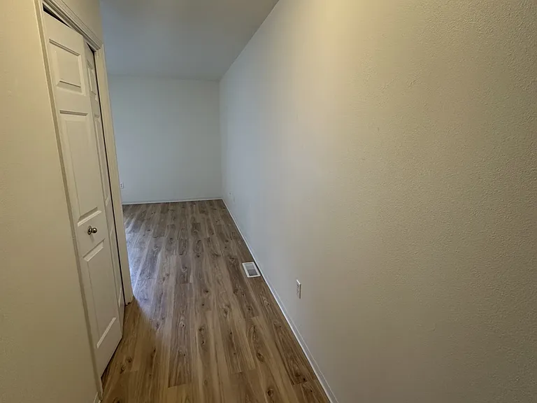 565 Briarwood Dr #563 — Photo 6