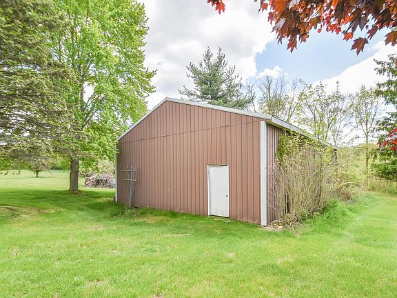 3rd image of 305 Ridge Rd