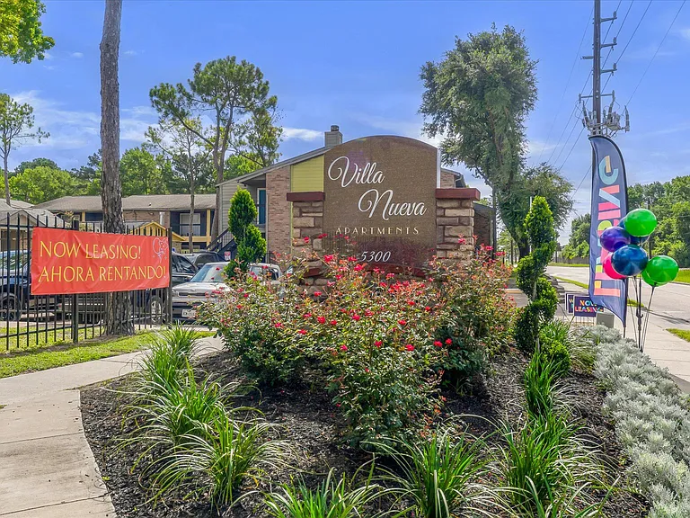 Villa Nueva Apartments — Photo 1