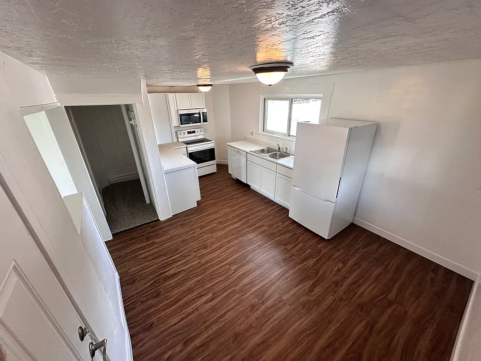 110 E Lincoln St #2