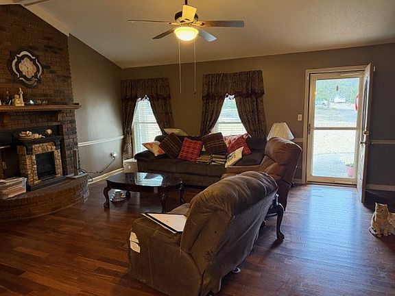 3rd image of 122 Hemlock Rd