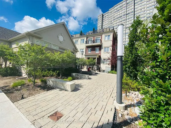 15 Coneflower Cres #114, Toronto, ON M2R 0A5