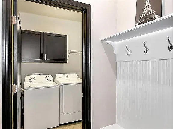 3 bed, 2200 sqft, $3,395 — Photo 3