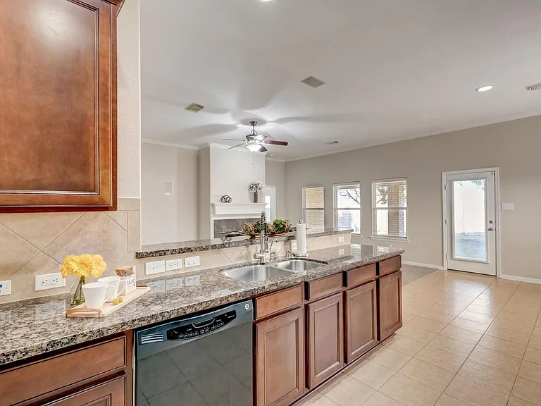 7219 Palmito Ranch Dr — Photo 21