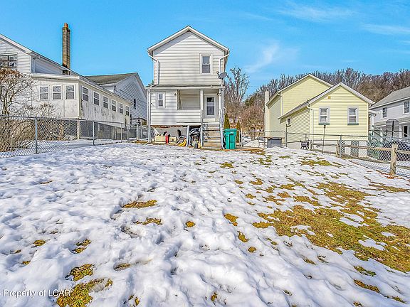 3rd image of 684 Lee St